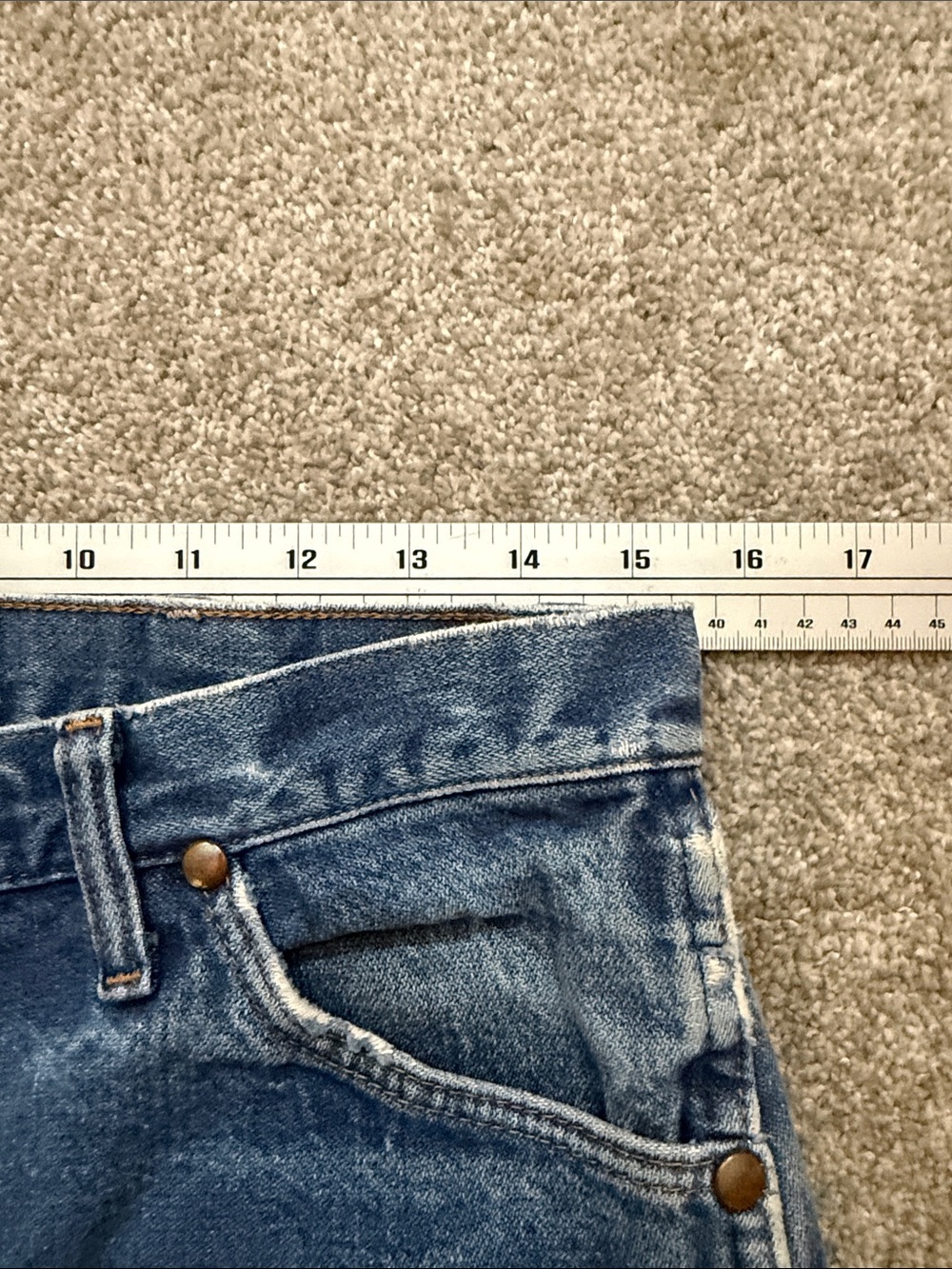 Vintage Wrangler Cowboy Cut Jeans 32x38 Blue Faded - Picture 10 of 10